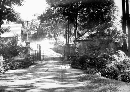 Brama wjazdowa do parku w Chrobrzu