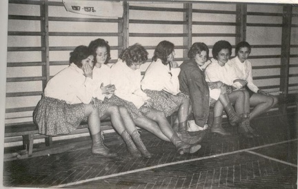 Członkinie zespołu tanecznego PTH w Chrobrzu, 1973