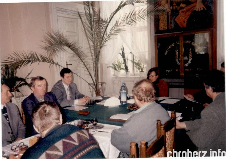 4 maja 1996r., Sejmik Rad Sołeckich w pałacowej sali bibliotecznej. Źródło - Kronika 1996-1998, ZSR w Chrobrzu.jpg