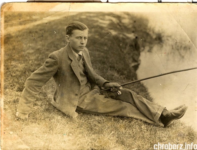 Chroberz, maj 1939. Tadeusz Piękoś jr, ur. w Chrobrzu 1925, zmarł w Warszawie w 1983 r. (fot. ze zbiorów T.Spychały) 000Chroberz maj 1939 Tadeusz Piękoś jr.jpg