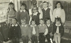 Klasa II Szkoły Podstawowej w Nieprowicach. Rok 1975.