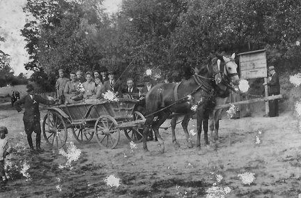 Zawarża rok 1943 lub 1944. 