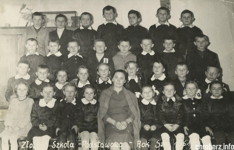 Rok 1961. Szkoła Podstawowa w Złotej.