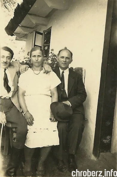 Zdjęcie wykonane w Złotej w latach międzywojennych. Od lewej Antoni Koral, Zofia Adamus, Jan Adamus. (arch. H.Cabaj) koral_antoni.jpg