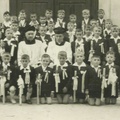 Dzieci przystępujące do I Komunii Świętej w Pełczyskach. Rok 1964.