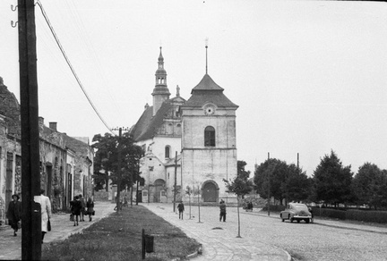 Pl. Wolności w Pińczowie. 