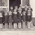 Uczniowie SP Złota na tzw. katechezie około 1963r.